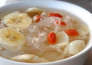 香蕉百合银耳羹