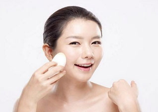 脸上长痘不用怕祛痘诀窍教大家