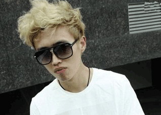 如何护理好男士的毛燥卷发