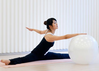 瑜伽球减肥操 快速瘦身新主张