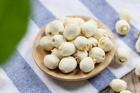 薏米和莲子一起吃的功效 莲子和薏米能一起吃吗