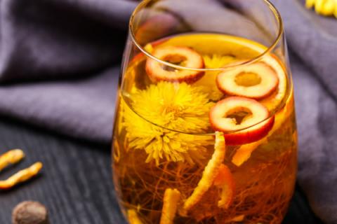 野菊花和枸杞子一起泡的功效（枸杞子和野菊花一起泡水的功效）