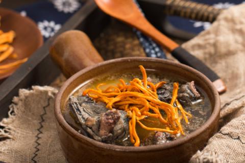 乌鸡冬瓜汤的功效（乌鸡冬瓜枸杞汤的功效）