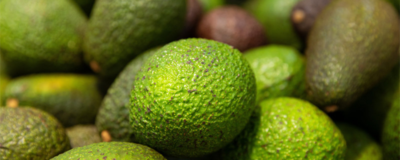 牛油果怎么看熟不熟（牛油果怎么看熟不熟哈哈）