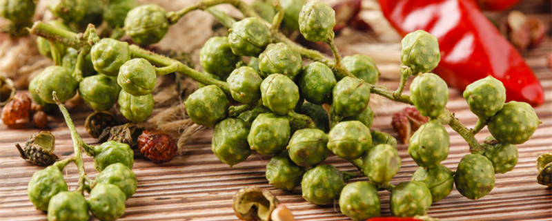 藤椒油和花椒油的区别 藤椒油和花椒油的区别是什么