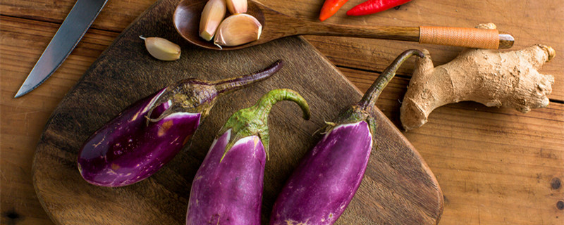 茄子叶子发白是什么病（茄子叶白色斑是什么病）