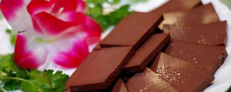 鸡血能生吃吗，鸡血有哪些作用 鸡血能吃吗有什么坏处