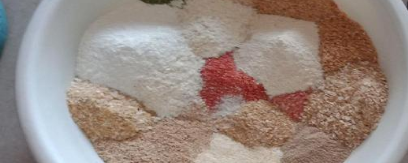 拉饵开饵技巧及注意事项，详细如下 搓饵与拉饵的开饵技巧