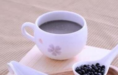 喝黑豆浆的好处和坏处 早上喝黑豆浆的好处和坏处