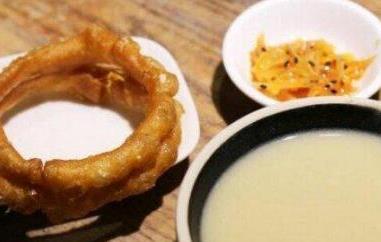 长期喝豆汁有啥好处(豆汁经常喝对身体好不好)