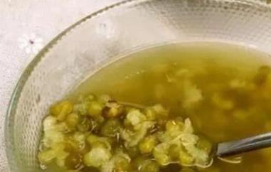 生绿豆泡开水喝的功效与作用 生绿豆泡开水喝的功效与作用是什么