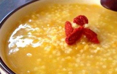 女人常喝小米粥的好处（女人常喝小米粥的好处与坏处）