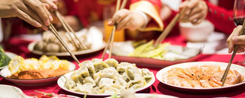 大年初一的风俗有哪些（大年初一的风俗有哪些南方）