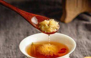 菊花甘草茶的功效与作用及禁忌 菊花枸杞甘草茶的功效与作用及禁忌