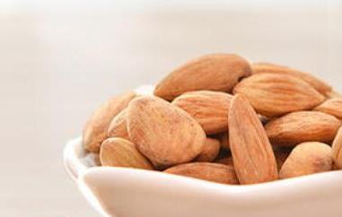 干杏仁怎么处理才能吃 杏仁干里面的杏仁可以吃吗
