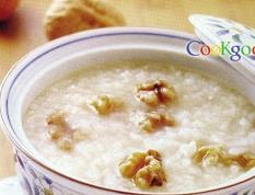 核桃芝麻粥（核桃芝麻粥的营养功效与禁忌）