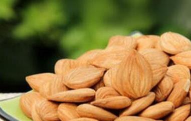 熟杏仁和生杏仁的区别（熟杏仁和生杏仁的区别在哪）