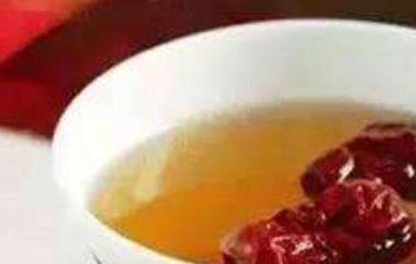 红枣泡水的正确方法 红枣泡水的正确方法用炒吗