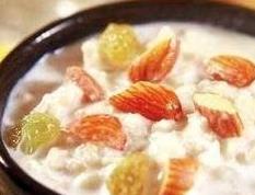 杏仁提子麦片粥的做法