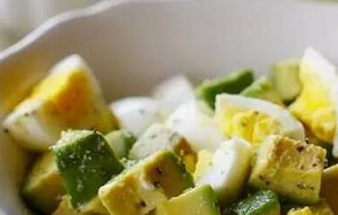 8个月婴儿怎么吃牛油果(8个月婴儿怎么吃牛油果需要蒸熟吗)