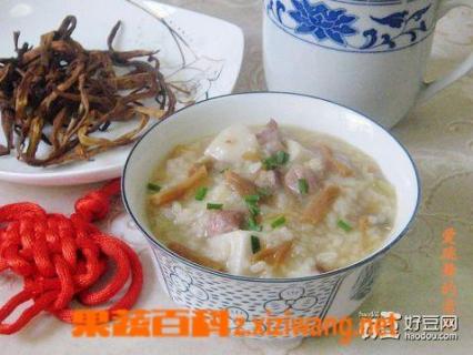 黄花菜粥的功效（黄花菜小米粥的功效）