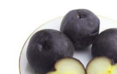 黑梨煮熟的功效与作用（黑梨熬水的功效与作用）