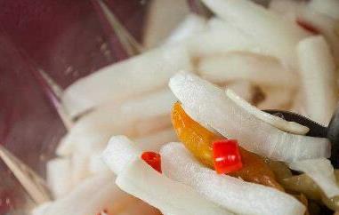 白萝卜怎么腌制好吃（新鲜白萝卜怎么腌制好吃）