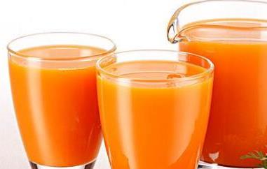 喝鲜榨胡萝卜汁的危害与禁忌(长期喝鲜榨胡萝卜汁有什么好处)