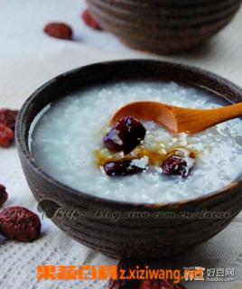 红枣糯米粥的功效 莲子红枣糯米粥的功效