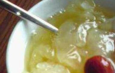 为什么银耳炖久了致癌（银耳炖久了会致癌吗）