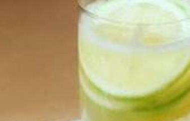 盐柠檬水的功效与作用（盐柠檬水的功效与作用禁忌）