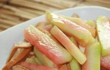 吃西瓜皮的危害和坏处(吃西瓜皮有什么坏处)