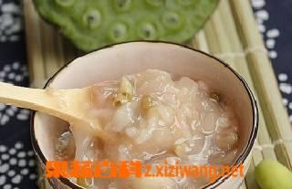 银耳绿豆粥的功效（银耳绿豆粥的功效与禁忌）