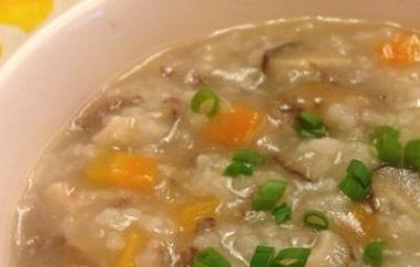 胡萝卜香菇牛肉粥的材料和做法步骤（胡萝卜香菇牛肉粥宝宝辅食）