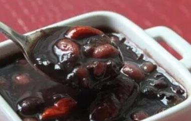 红枣红豆黑米粥的功效及作用（红枣黑豆小米粥的功效与作用）