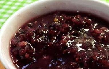 紫薯紫米粥的功效与作用 紫薯紫米粥的功效与作用是什么