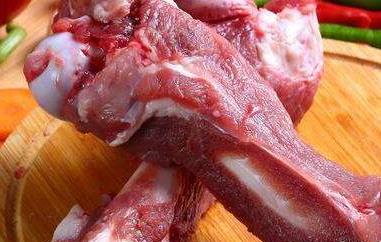 吃猪骨头有什么好处（吃猪骨头有什么好处与坏处）