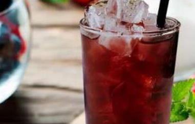 喝黑加仑汁有什么好处（黑加仑汁好喝吗）