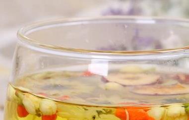 红枣菊花茶怎么泡好喝（红枣菊花茶怎么泡好喝又简单）