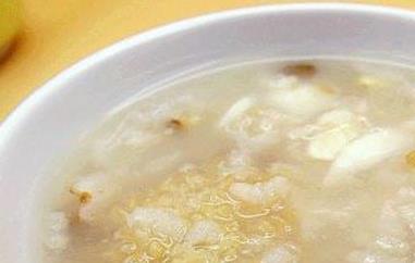 百合绿豆菊花粥的材料和做法步骤（绿豆百合菊花粥的功效）