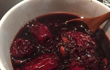 红枣红糖黑米粥的功效与作用 红枣红糖黑米粥的功效与作用禁忌