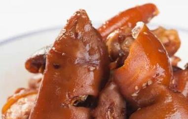 儿童吃猪蹄子的功效与作用（儿童吃猪蹄营养功效与作用）