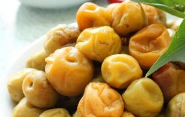 青梅如何腌得又甜又脆（青梅如何腌得又甜又脆甘草梅）