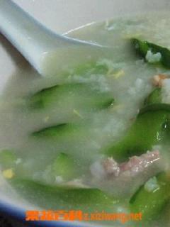 西米猕猴桃粥的做法（猕猴桃小米粥的做法）