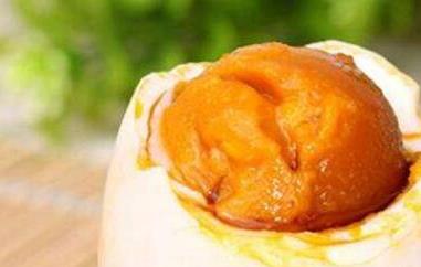 怎么腌制咸鸭蛋（怎么腌制咸鸭蛋出油还好吃）