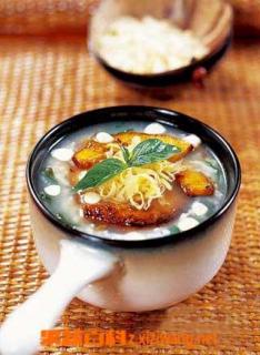 黑米杏仁粥的做法(黑米杏仁粥功效)