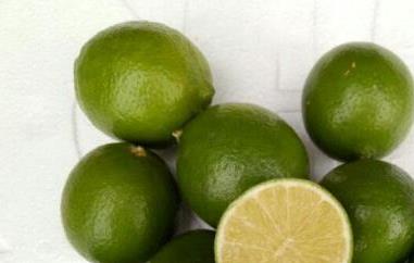 青柠檬泡茶的功效与好处（青柠檬泡茶的功效与好处与禁忌）