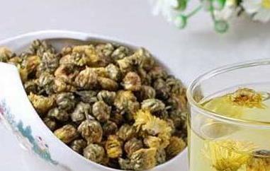 万寿菊泡水喝的功效与作用及危害 万寿菊泡水喝的功效与作用及危害健康