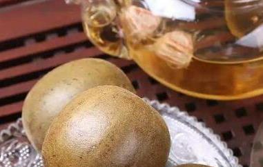 罗汉果茶的功效与作用（灵芝罗汉果茶的功效与作用）