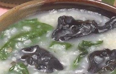 白菜木耳粥的原料和做法教程 白菜木耳粥的原料和做法教程文字
